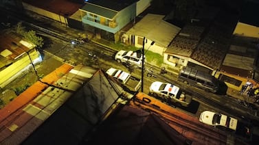 Vecina de Purral denuncia que policías violentaron su casa al ingresar por el techo