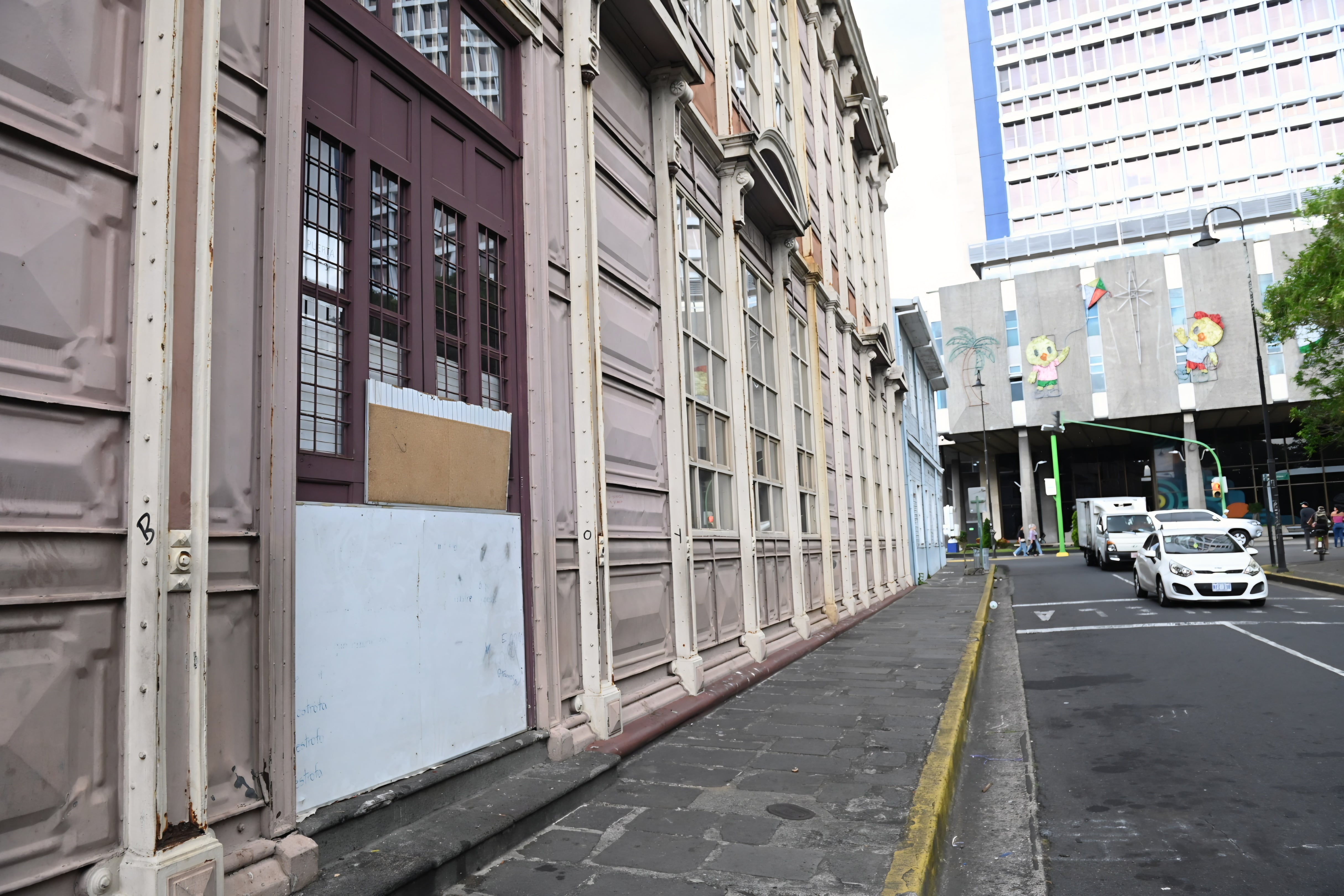 Daños a la Escuela Metálica.