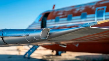 Así es el excéntrico jet privado de Elvis Presley que estuvo 40 años abandonado en el desierto