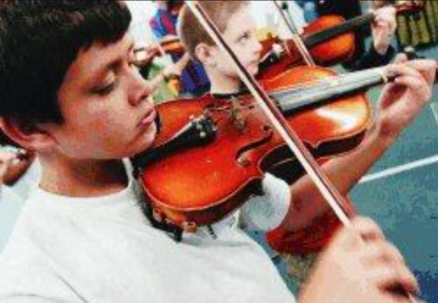 Alejandro Acuña Moreira participó del Programa Suzuki de violín en el año 2006, cuando tenía 10 años.
