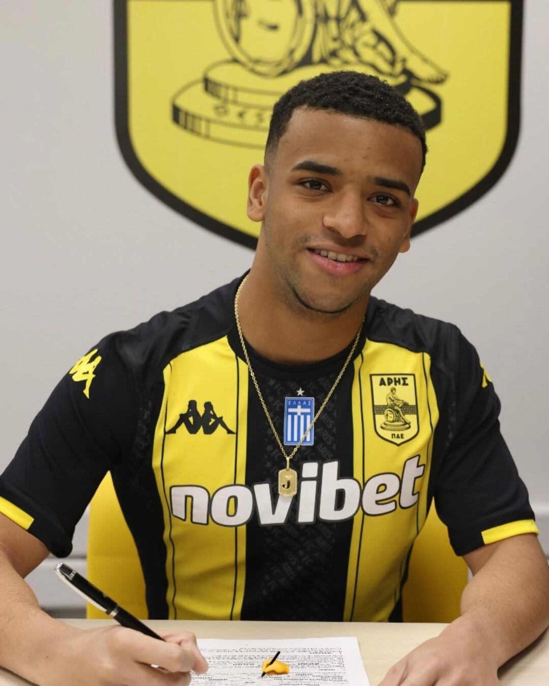 Jewison Bennette estuvo a préstamo en el Aris por seis meses. Foto: Instagram.