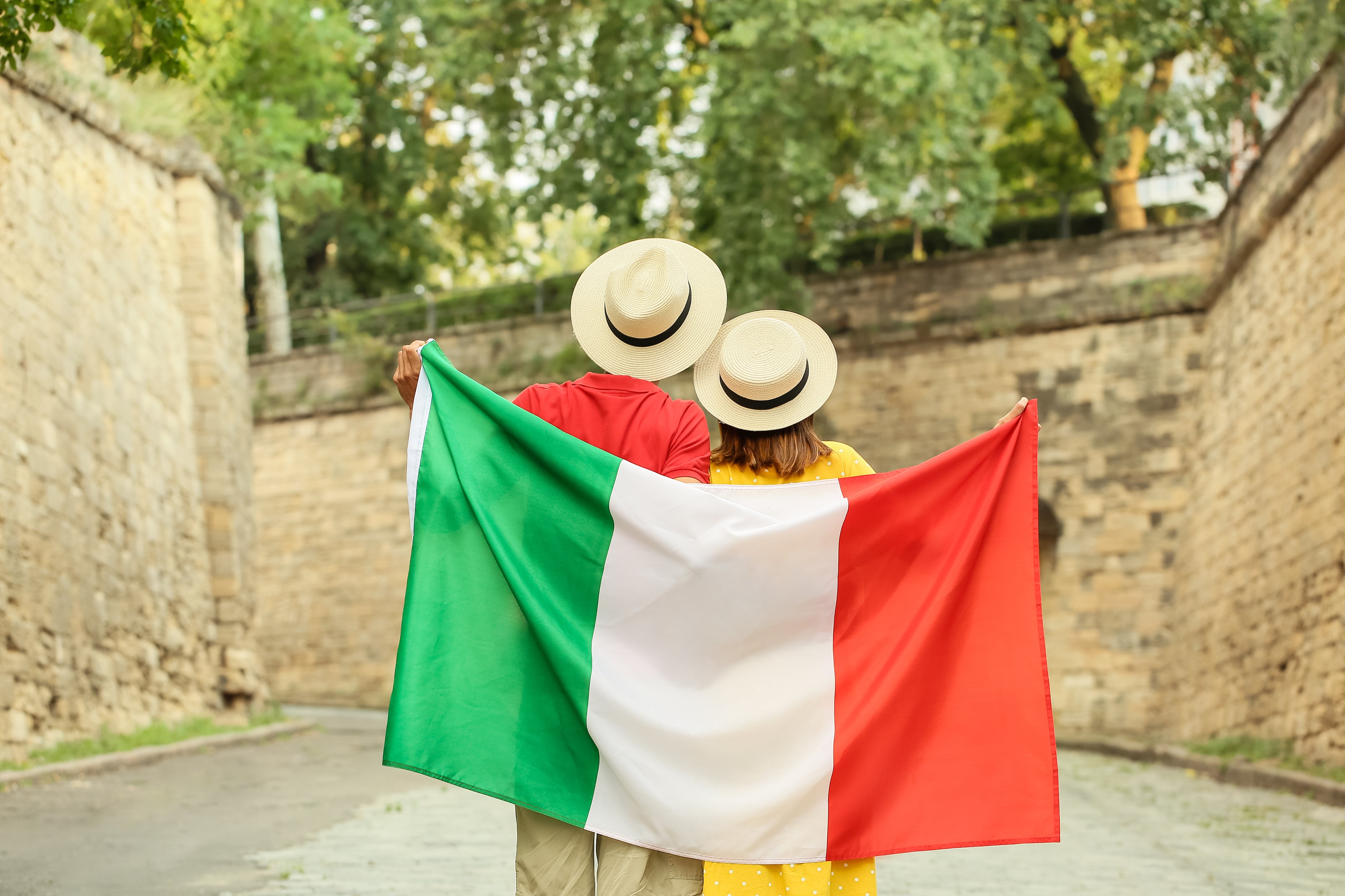 Bandera de Italia, pareja con bandera italiana