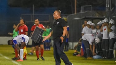El Salvador ya definió qué pasará con su entrenador: ¿Se valoró al costarricense Marvin Solano?