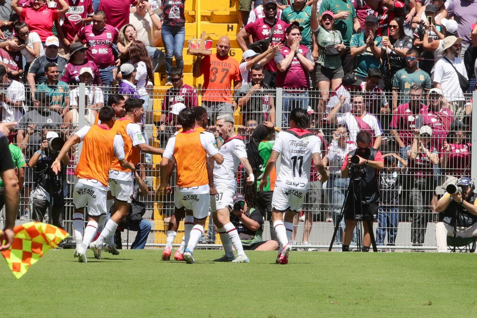 Anderson Canhoto marcó en el clásico para Alajuelense.