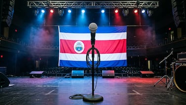 Recordado y querido cantante costarricense impacta al reaparecer décadas después: vea cómo luce hoy