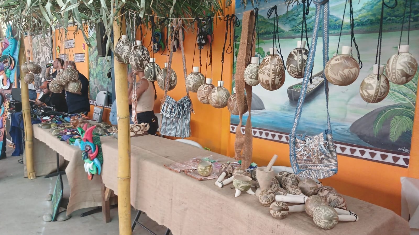 La comunidad indígena de Rey Curré se ubica en el cantón de Buenos Aires, provincia de Puntarenas.