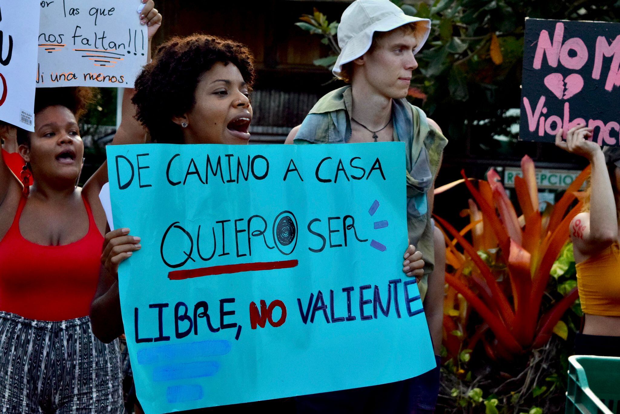 Unidas Talamanca se manifestaron en Puerto Viejo, donde una joven danesa, cuyo nombre no fue revelado, fue agredida sexualmente por varios hombres, el 6 de enero.