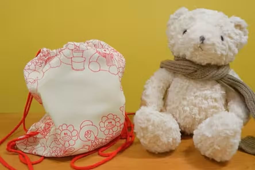 'Kumma', el oso de peluche con inteligencia artificial que fue retirado del mercado por abordar temas sexuales y cuchillos