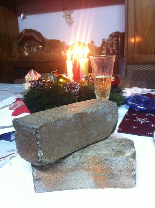 Ladrillos fabricados por abuelo de Rodolfo González Ulloa