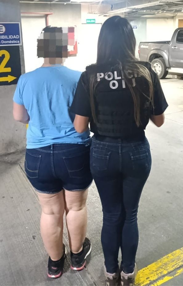 Una mujer de apellidos Rodríguez Murillo sospechosa de millonarias estafas con planes vacacionales a hoteles todo incluido, fue detenida por agentes del OIJ de Heredia.