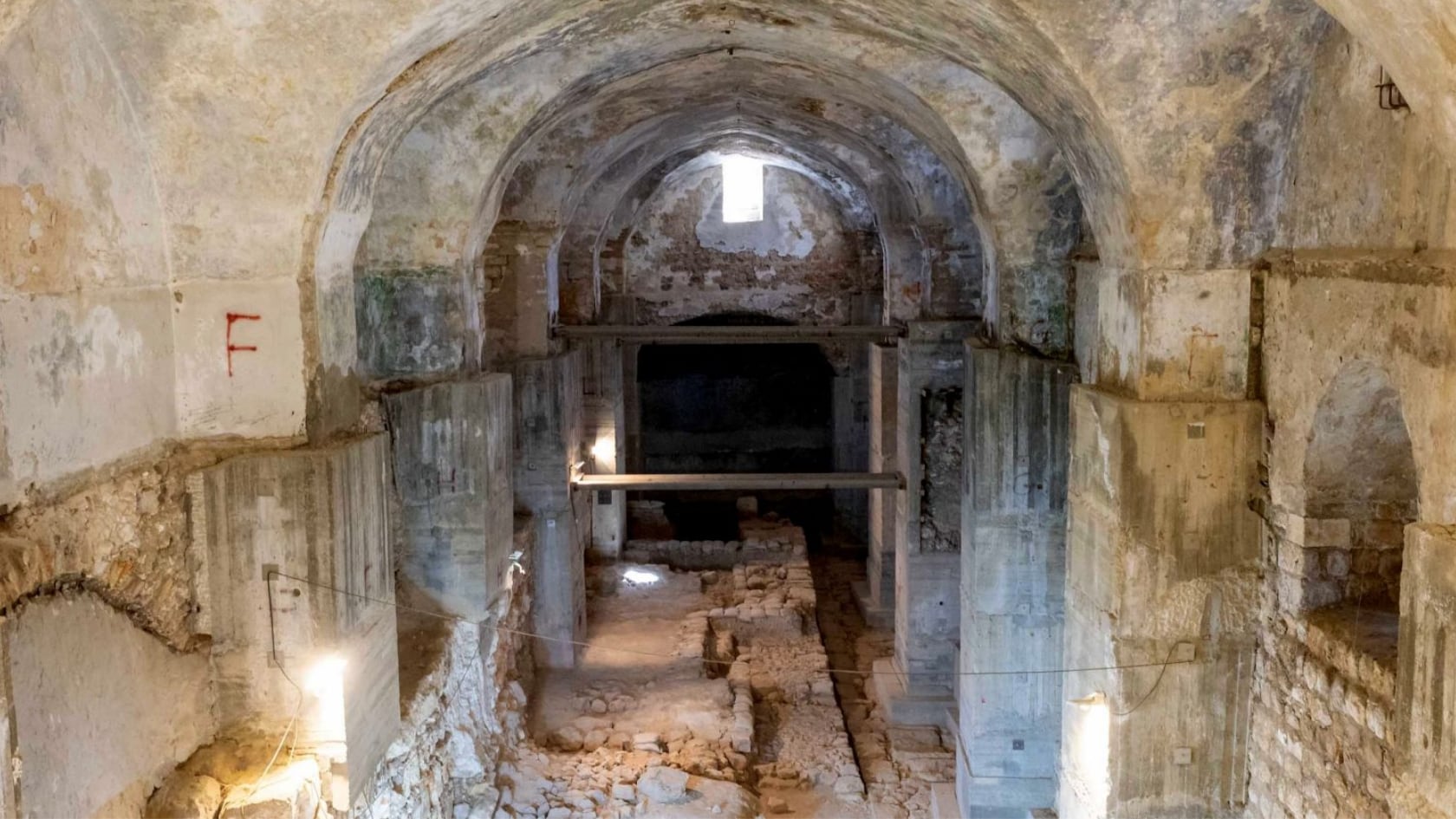 La muralla fue descubierta en la Torre de David y estaría relacionada con conflictos entre los hasmoneos y Herodes.