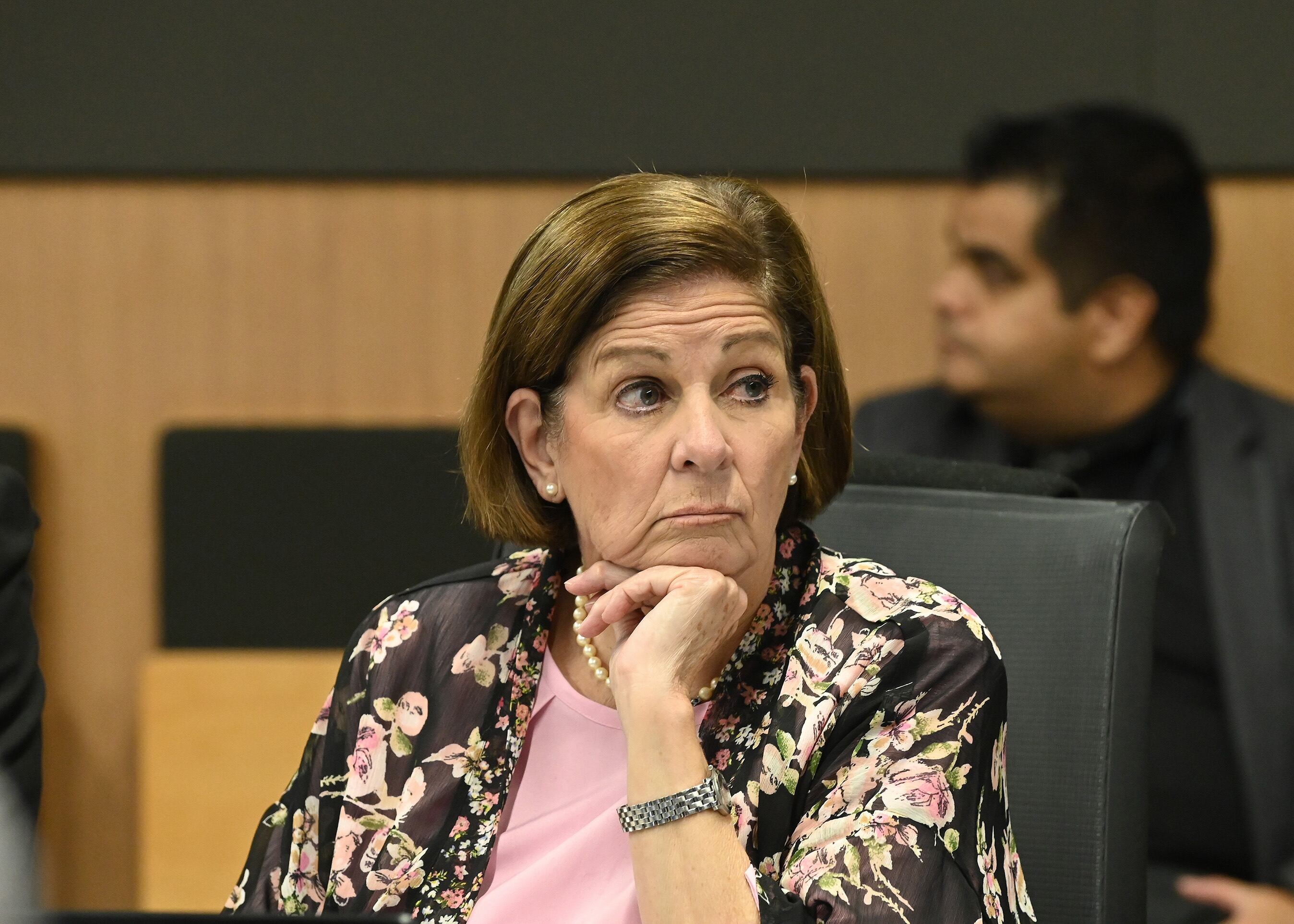 06 de agosto del 2024. Asamblea Legislativa. Comisión de Asuntos Hacendarios. 12:00 hrs. El ministro de justicia y paz Gerald Campos, el viceministro de esa cartera Exleine Sánchez y el director de la policía penitenciaria Nils Ching comparecen ante la comisión de Hacendarios de la Asamblea Legislativa en una investigación relacionada con las cárceles de carpas. En la foto: La diputada Pilar Cisneros.