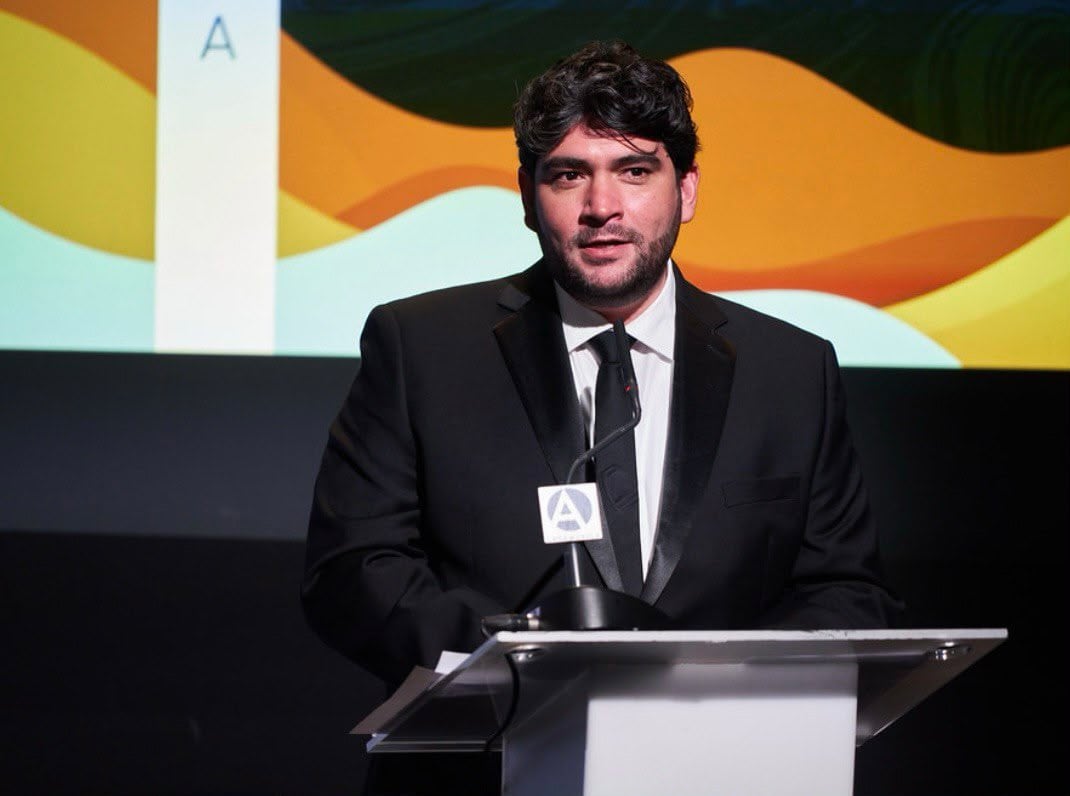 El poeta hondureño Rolando Kattan en la Casa de América en Madrid, España.