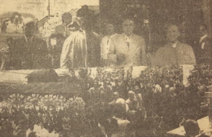 Arreglo fotográfico de dos momentos de la procesión. Destaca el presidente de la República.
