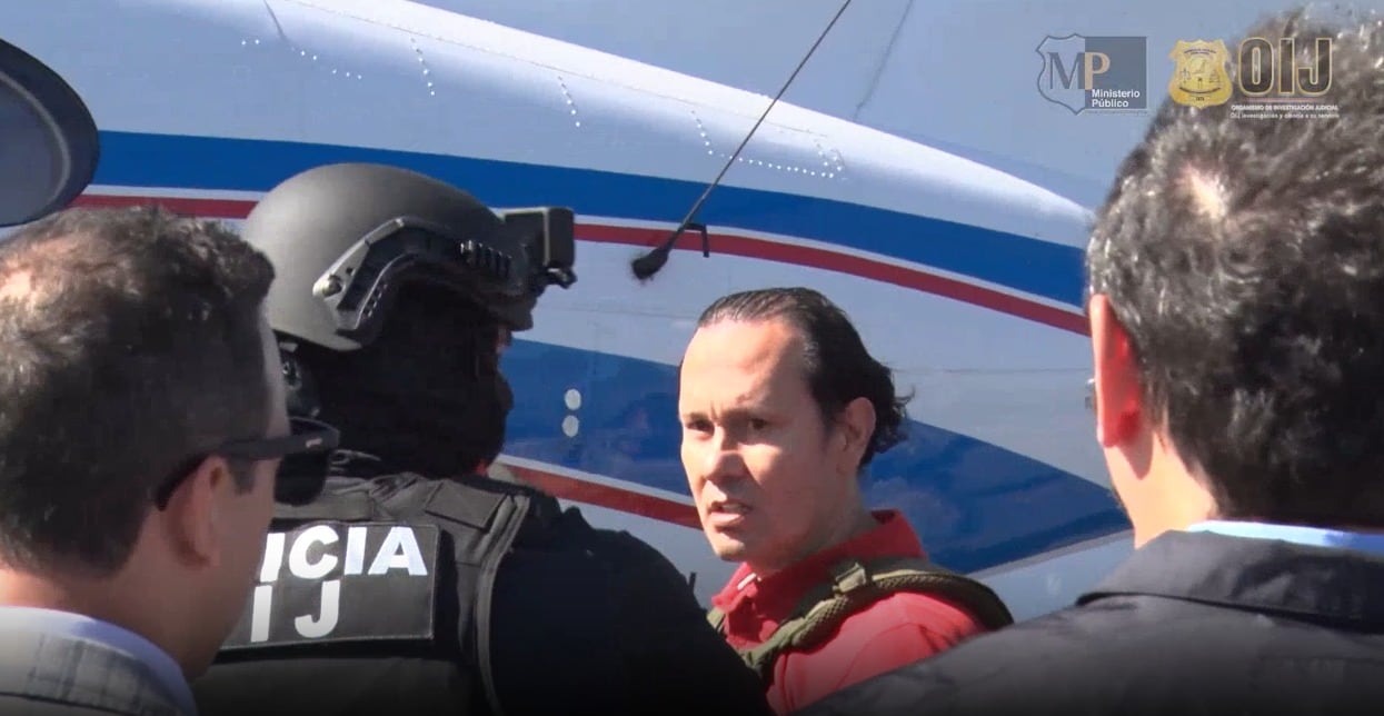 Celso Gamboa y Edwin López, alias Pecho de rata, fueron trasladados en un avión de la DEA hacia Estados Unidos. Son los primeros extraditados de Costa Rica por narcotráfico.
