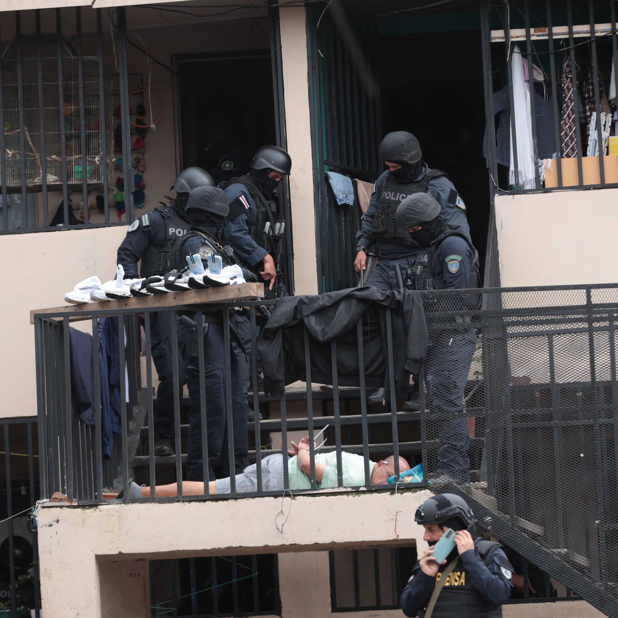 Múltiples Allanamiento María Reina de Hatillo centro durante operativo de la PSD /Operación Troya / Foto John Durán