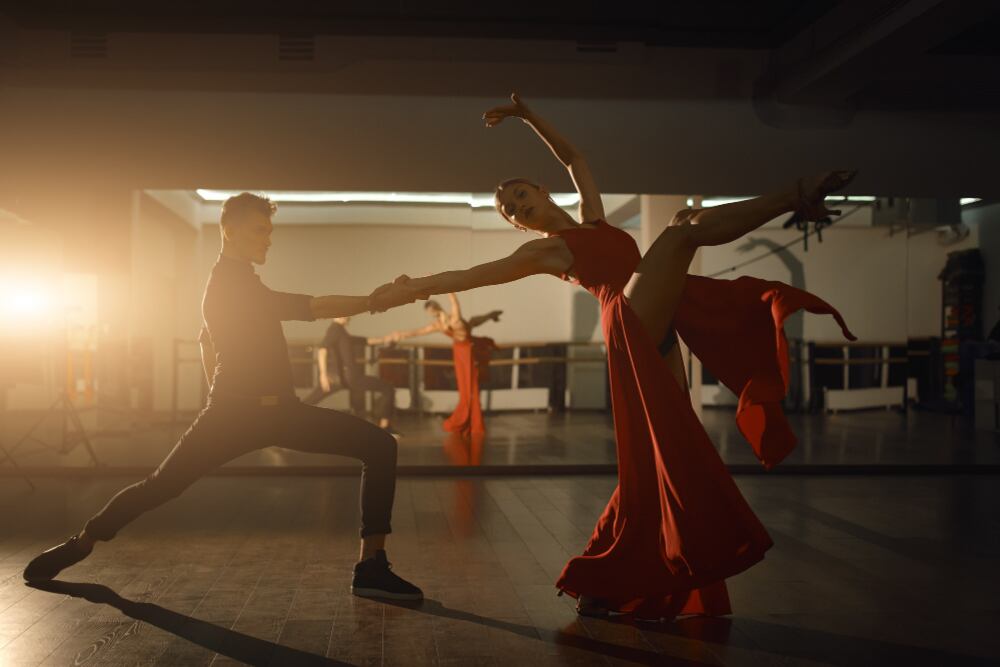 La Muestra Coreográfica 2025 en el Teatro de la Danza presentará la pieza 'Espíritus de la Ciudad', de Julio Borbón, se inspira en el movimiento de las urbes y sus energías invisibles.