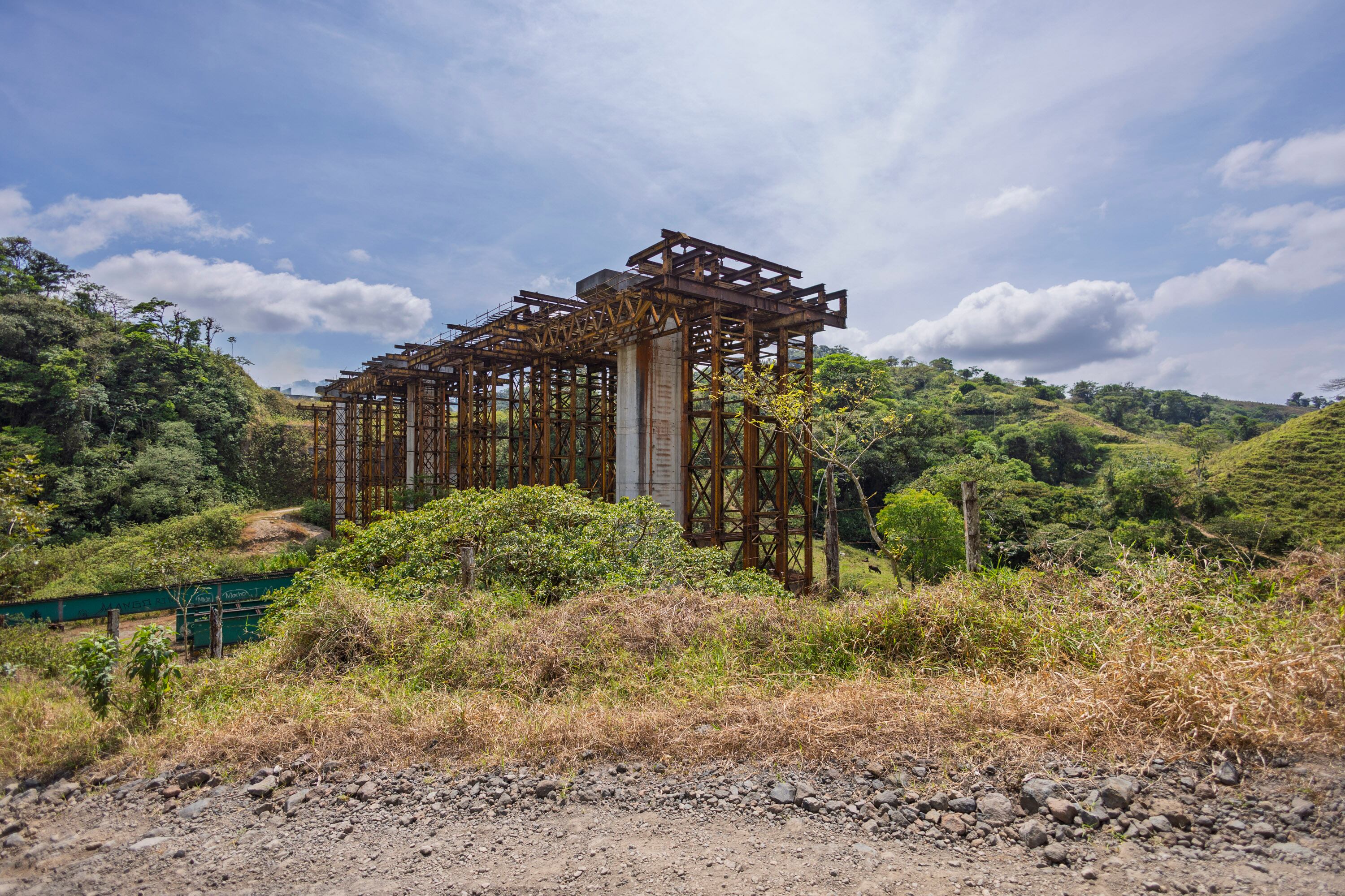 03/04/2025, Alajuela, San Carlos, estado actual de la Ruta Nacional 35 hacia San Carlos, que lleva varios años retrasada su construcción, y ahora el gobierno parece que va a reanudar las construcciones para terminar esta ruta.