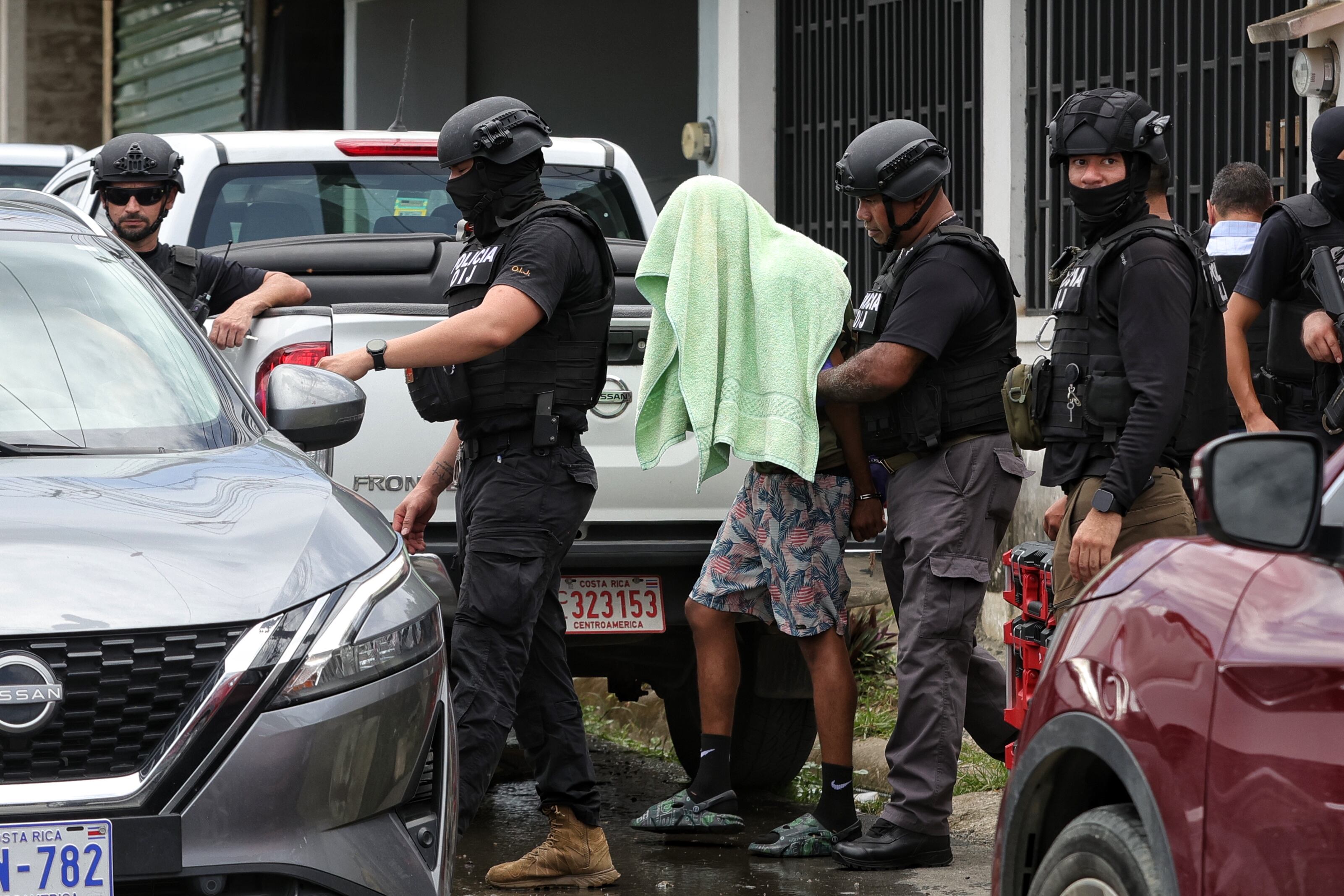 PIE DE FOTO
13/08/2025/ Allanamientos en barrio Atlántida para detener a socios de Tony Peña Russell, Caso se conoce como Tony’s boys Grupo se constituyó tras la captura de Tony el año pasado / foto John Durán