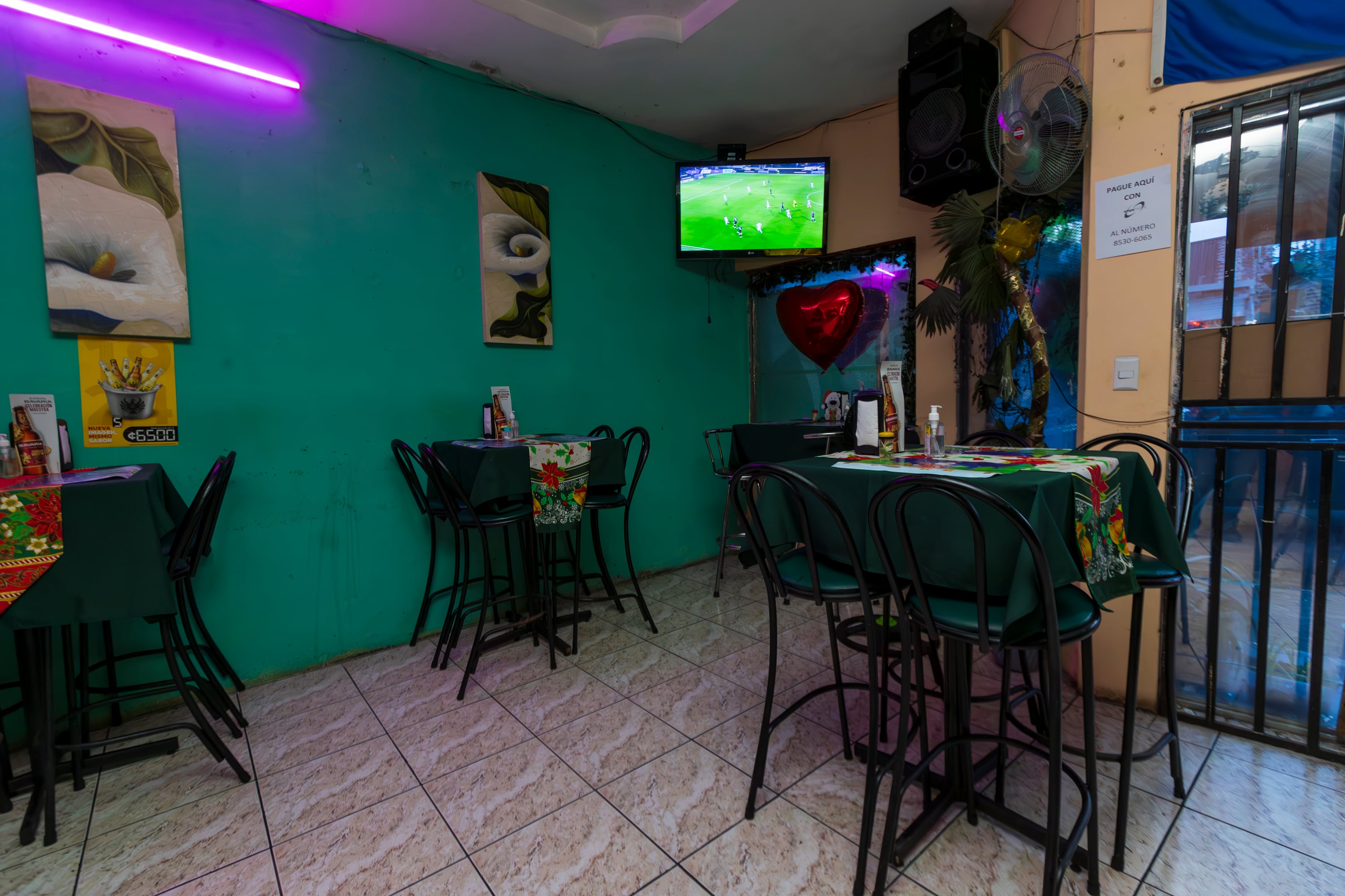 21/12/2023, San José, Barrio González Laman, entrevista con Corina Knyght Barrera y Sergio Torres Salazar, creadores del Bar Restaurante Los Tucanes, donde hacen el Rice and Beans con Raabo mas delicioso del país.