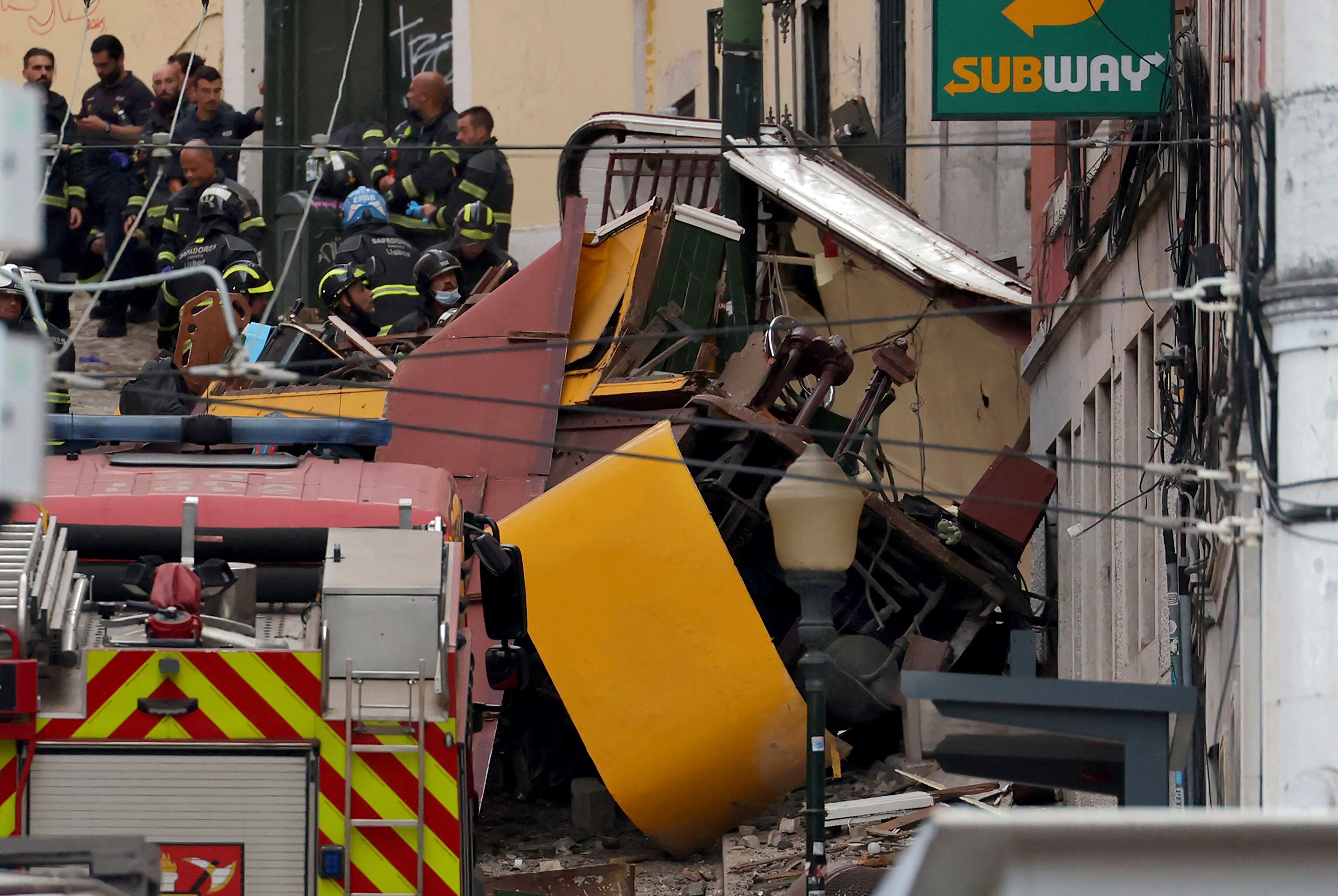 Un descarrilamiento en el funicular da Glória causó 15 muertes en Lisboa. La tragedia dejó 18 heridos y mantiene a las autoridades en plena investigación.