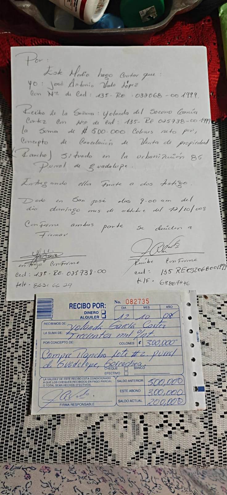 Algunas familias aseguran que pagaron de manera informal por los espacios que ocupan. Este documento corresponde a uno de los acuerdos que conserva una residente.
