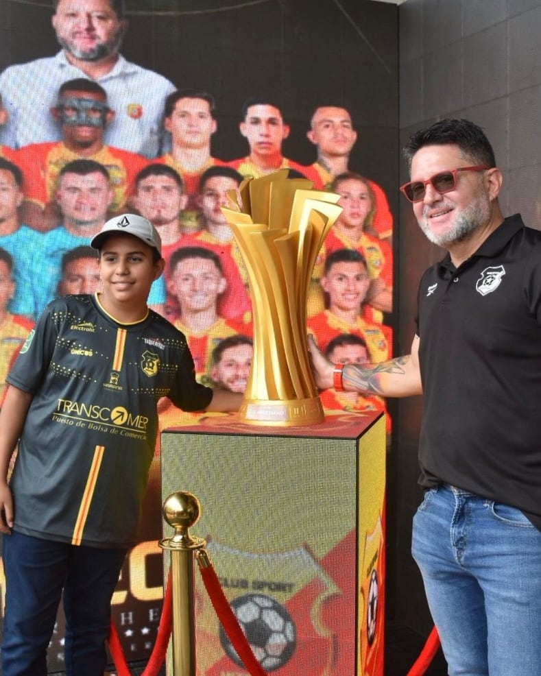 Herediano
Jafet Soto
Actividad del Herediano con los aficjonados en el sector comercial del estadio Eladio Rosabal Cordero
30 de mayo del 2026
Fotografía: Herediano
