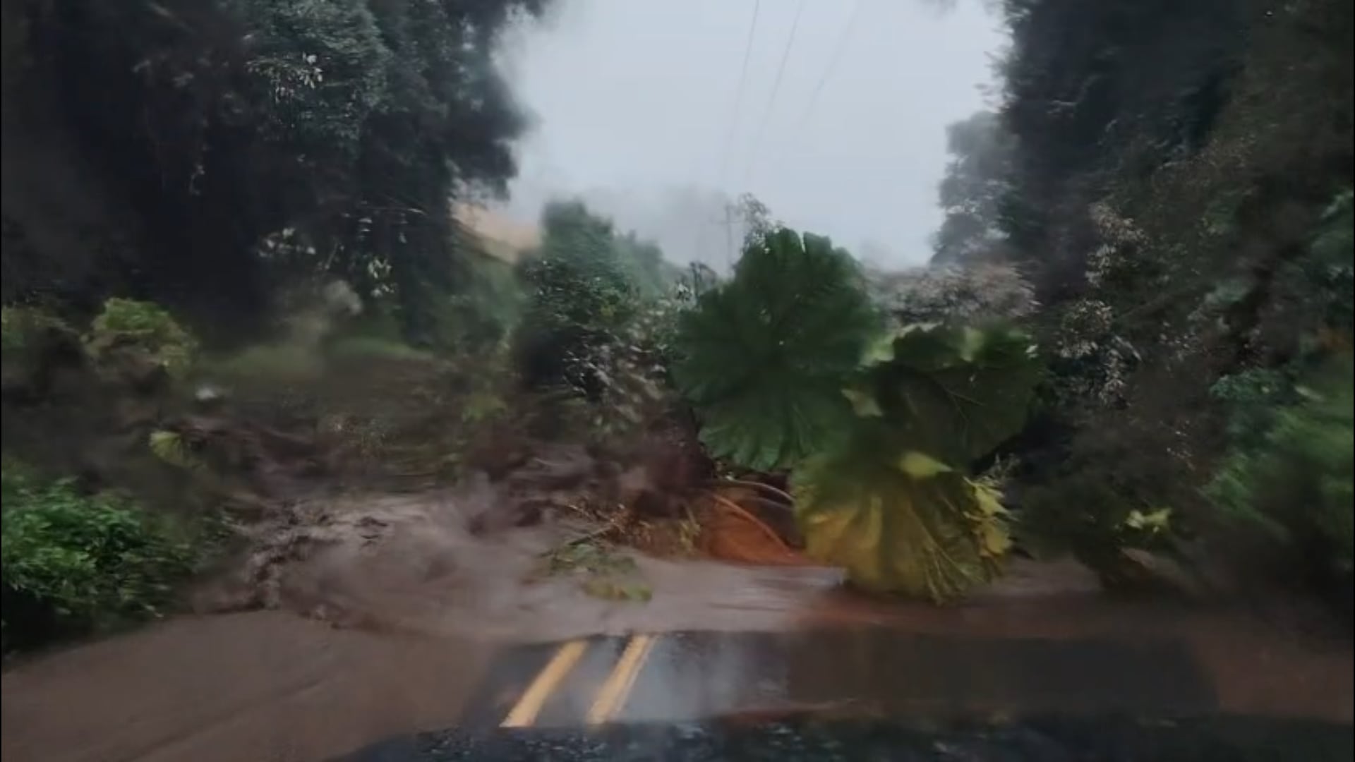 Un deslizamiento habría afectado el paso por la ruta que lleva al volcán Irazú.