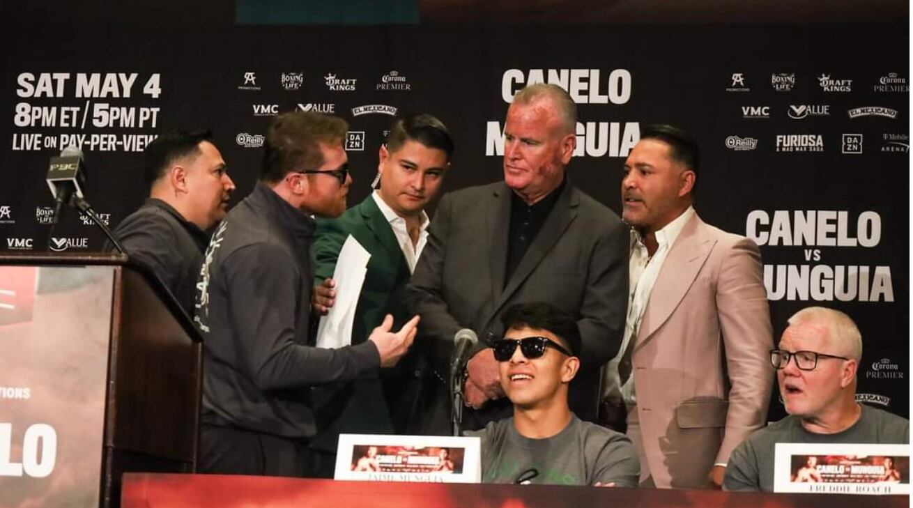 Óscar De La Hoya
Golden Boy Promotions,
Saúl ‘Canelo’ Álvarez,
Se insultaron
Pelea Javier Munguía
1 de mayo del 2024
Tomada de redes sociales