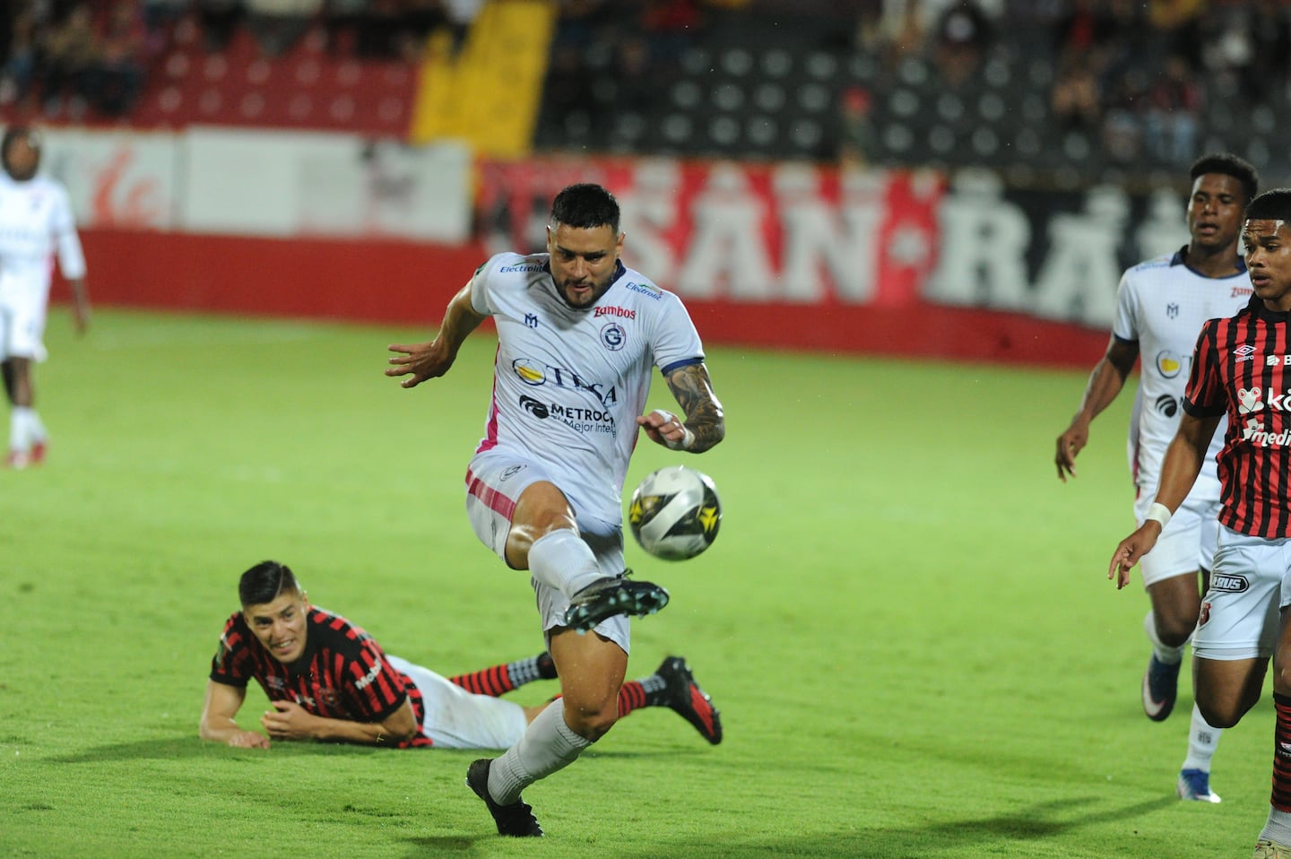 Este es el panorama del descenso, con San Carlos que se complica y la ‘Rosa de Guadalupe’ que se asoma