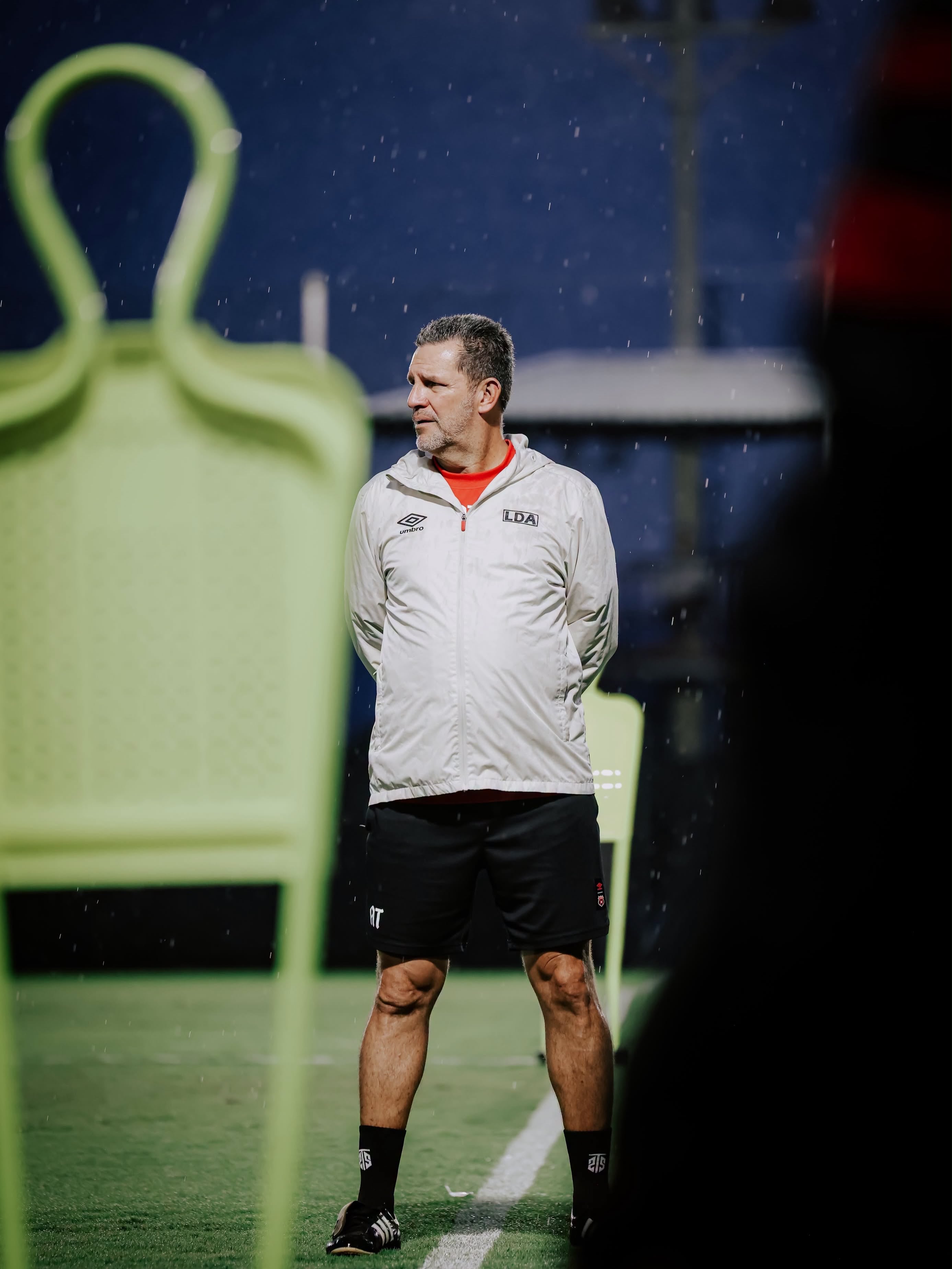 Javier Delgado está asesorando a Bryan Ruiz en esta semana importante para Liga Deportiva Alajuelense.