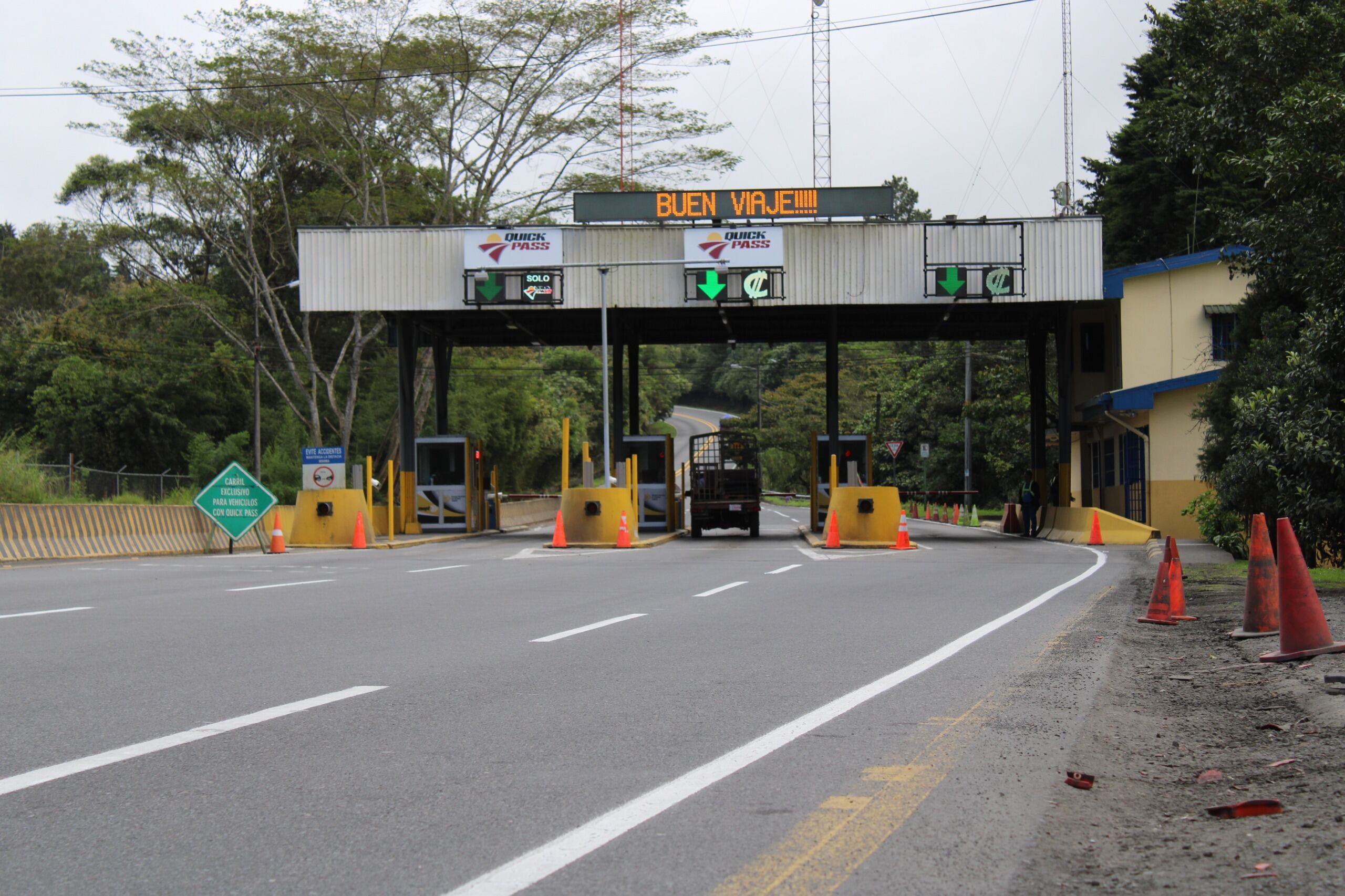 La ruta 32 cerrada en la zona montañosa del Parque Nacional Braulio Carrillo, con un impacto estimado de $27 millones este año.