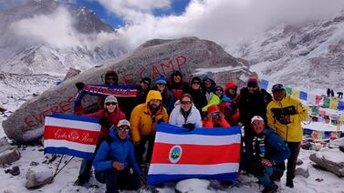 Ticos a salvo de mortal avalancha en el Monte Everest
