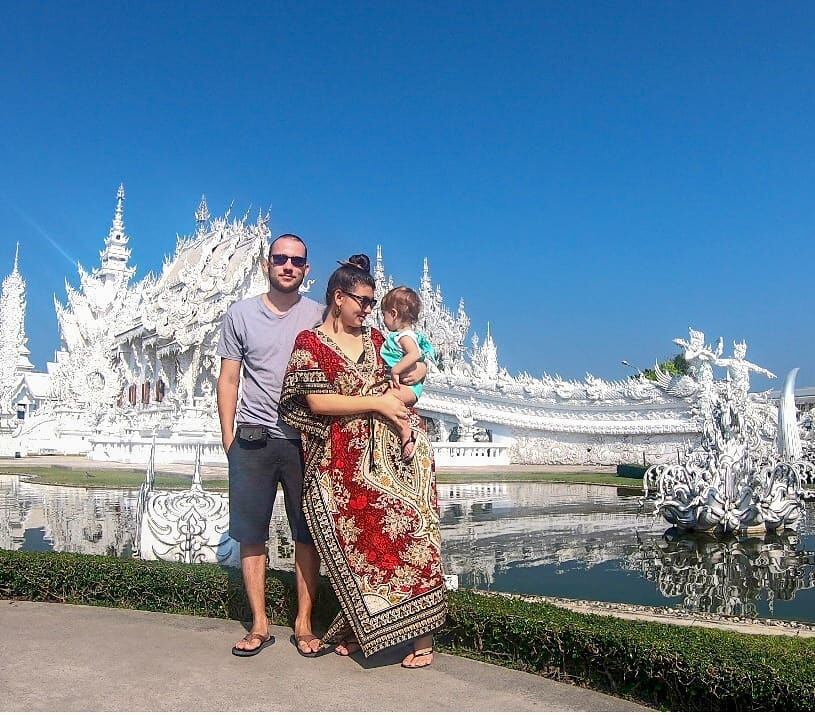 Los esposos Valeria Mora y Ricardo Acebey recorren el mundo junto a su hija Agatha. Los costarricenses lideran el proyecto 'Sin arrepentimientos' en donde comparten su historia de familia viajera a tiempo completo. Fotografía: Cortesía