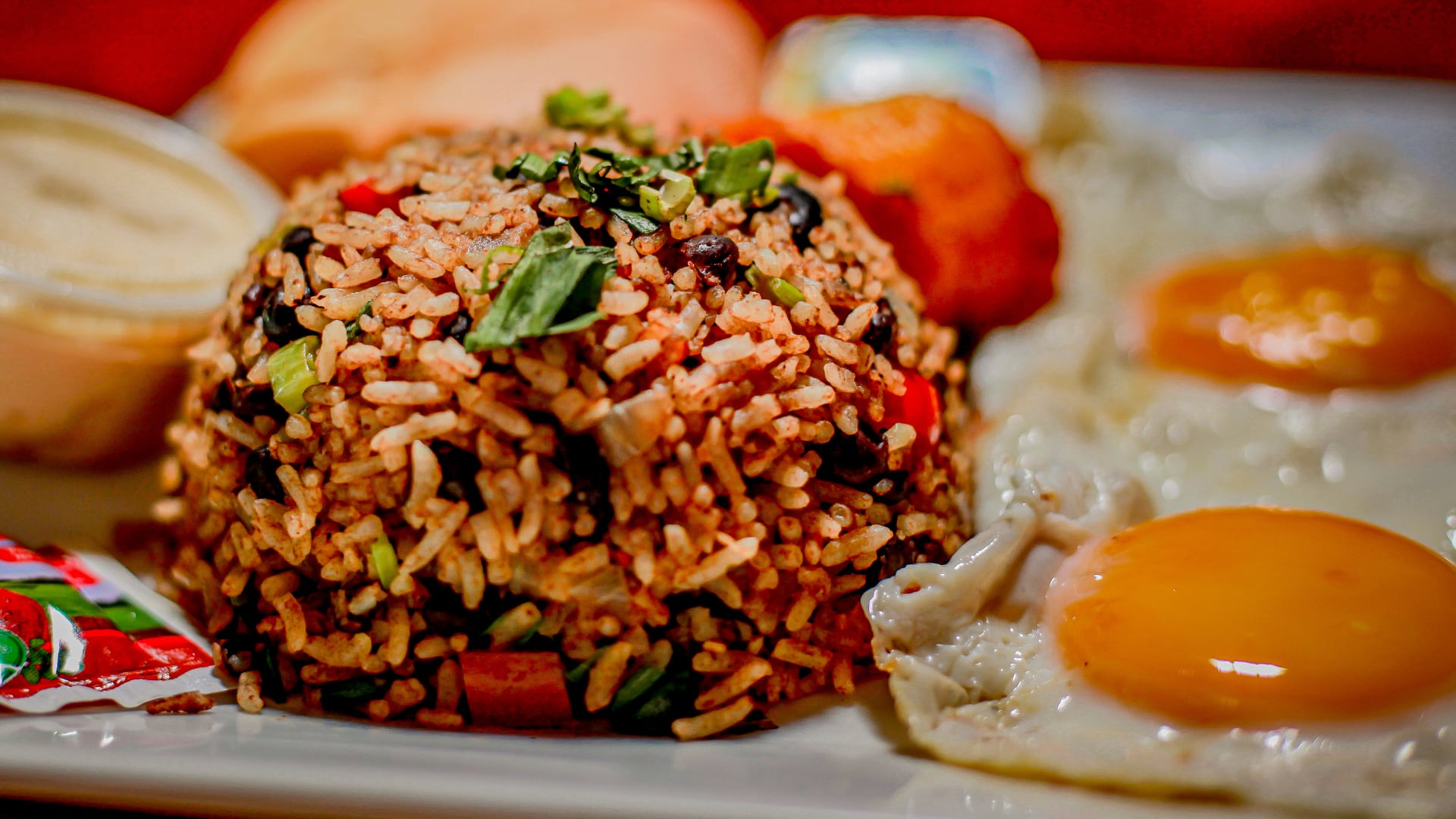 Un plato de pinto puede ser parte de un desayuno saludable cuando se controla la porción y se equilibran los acompañamientos.