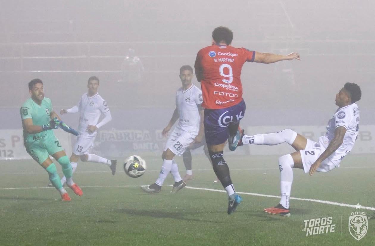 Con anotaciones de Córdoba, Fonseca y un autogol de Ariel Soto, San Carlos se lleva los tres puntos.