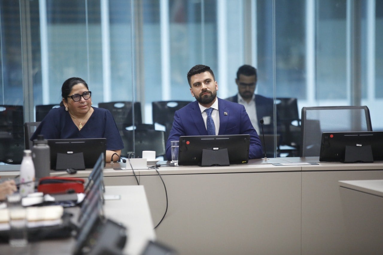 Dictamen tren rápido de pasajeros