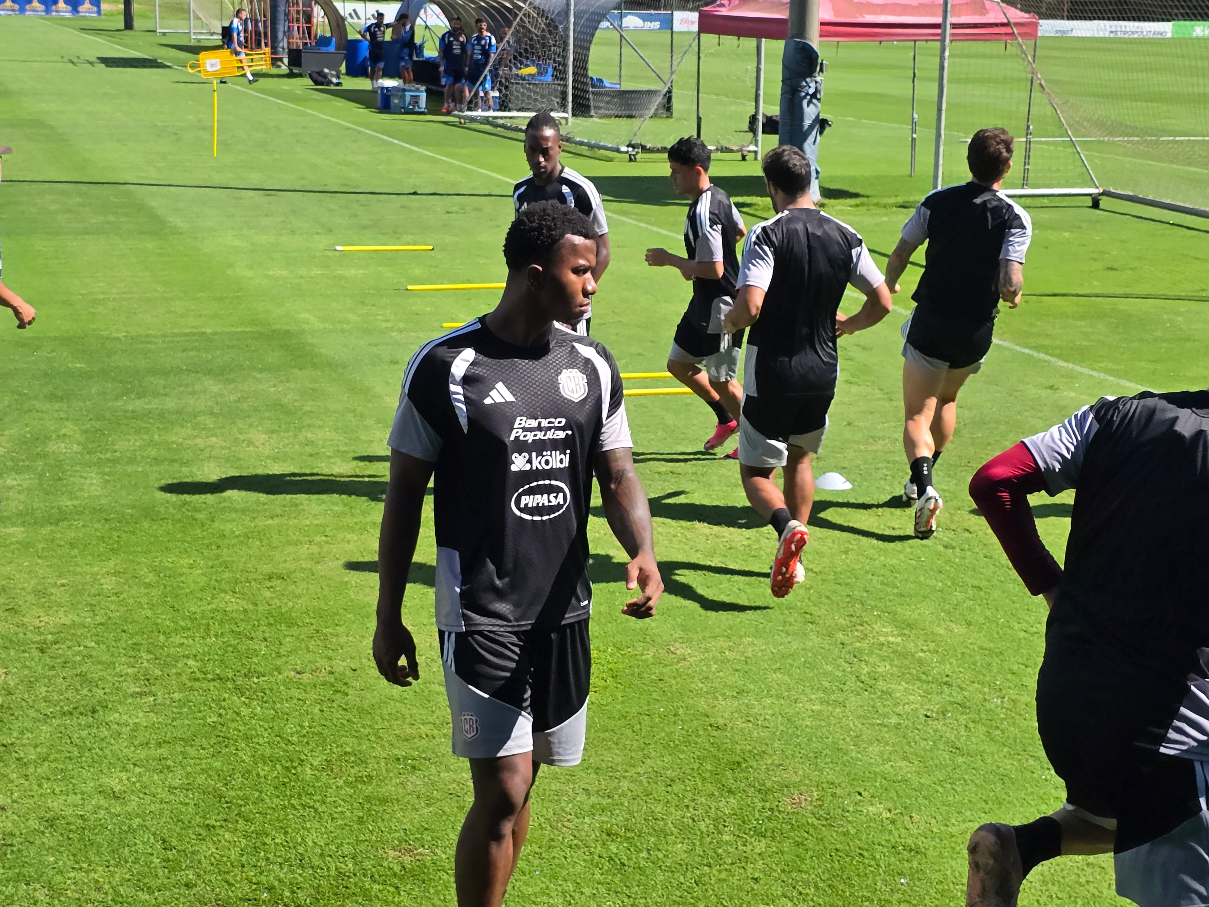 Jeyland Mitchell se llevó un susto en el partido entre Nicaragua y la Selección de Costa Rica.