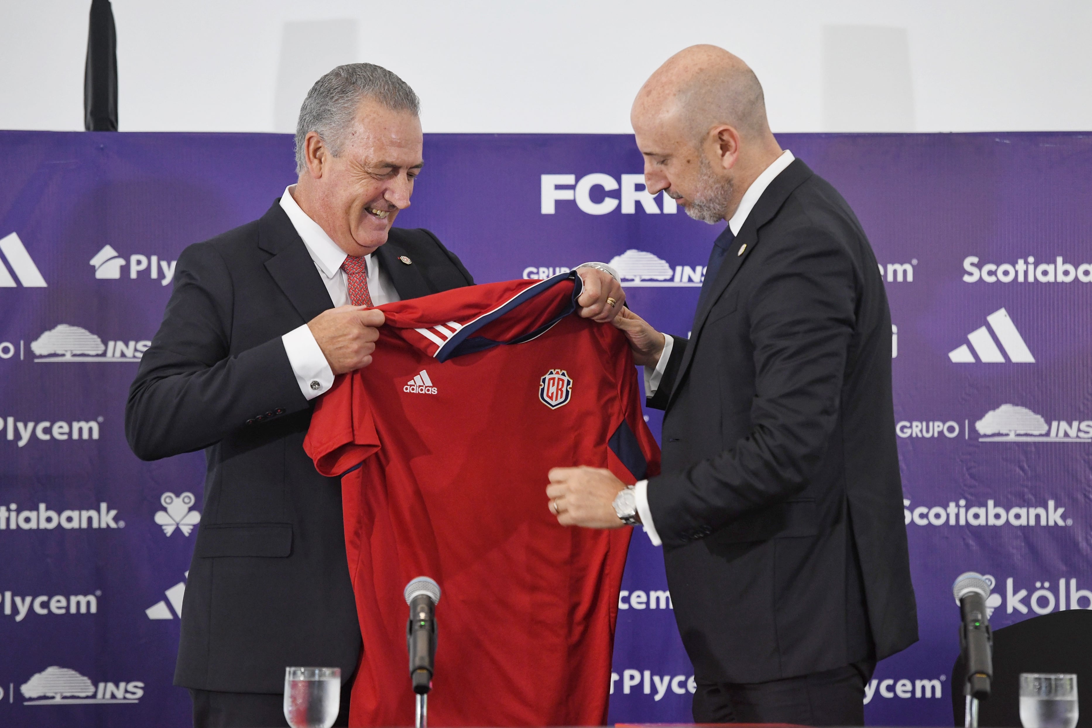 09/11/2023/ Conferencia de prensa de la Fedefutbol presentando oficialmente al nuevo técnico de la selección Nacional el señor Gustavo Alfaro / foto John Durán