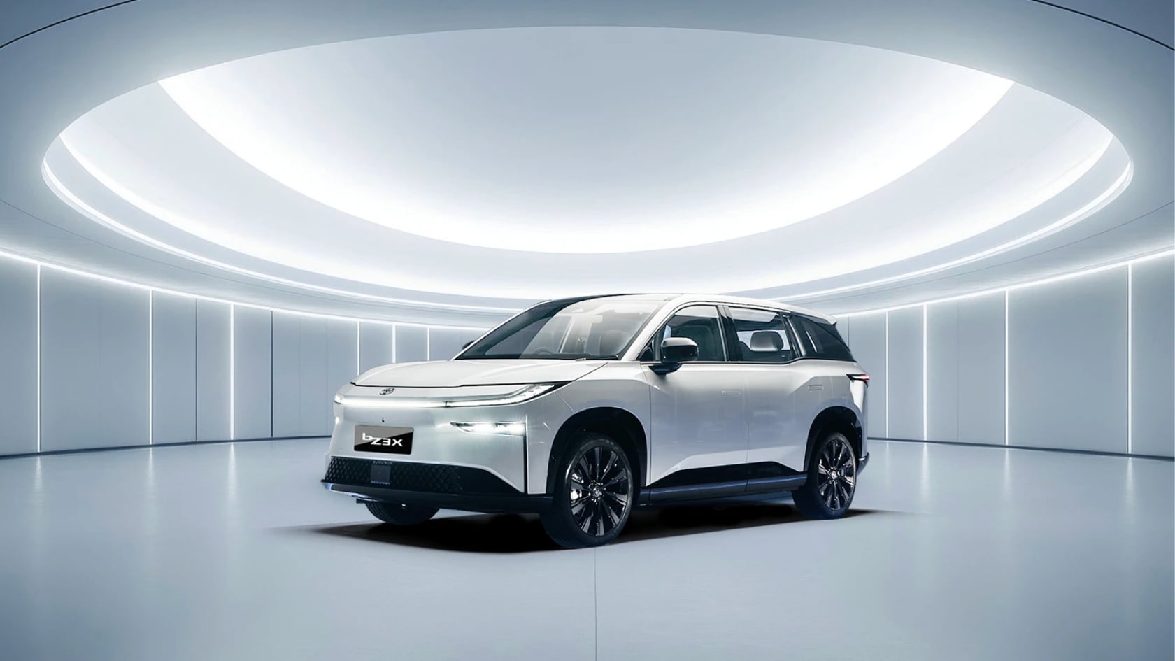 Toyota presenta el bZ3X, un SUV eléctrico económico con alta demanda inicial y enfoque tecnológico en el mercado chino.