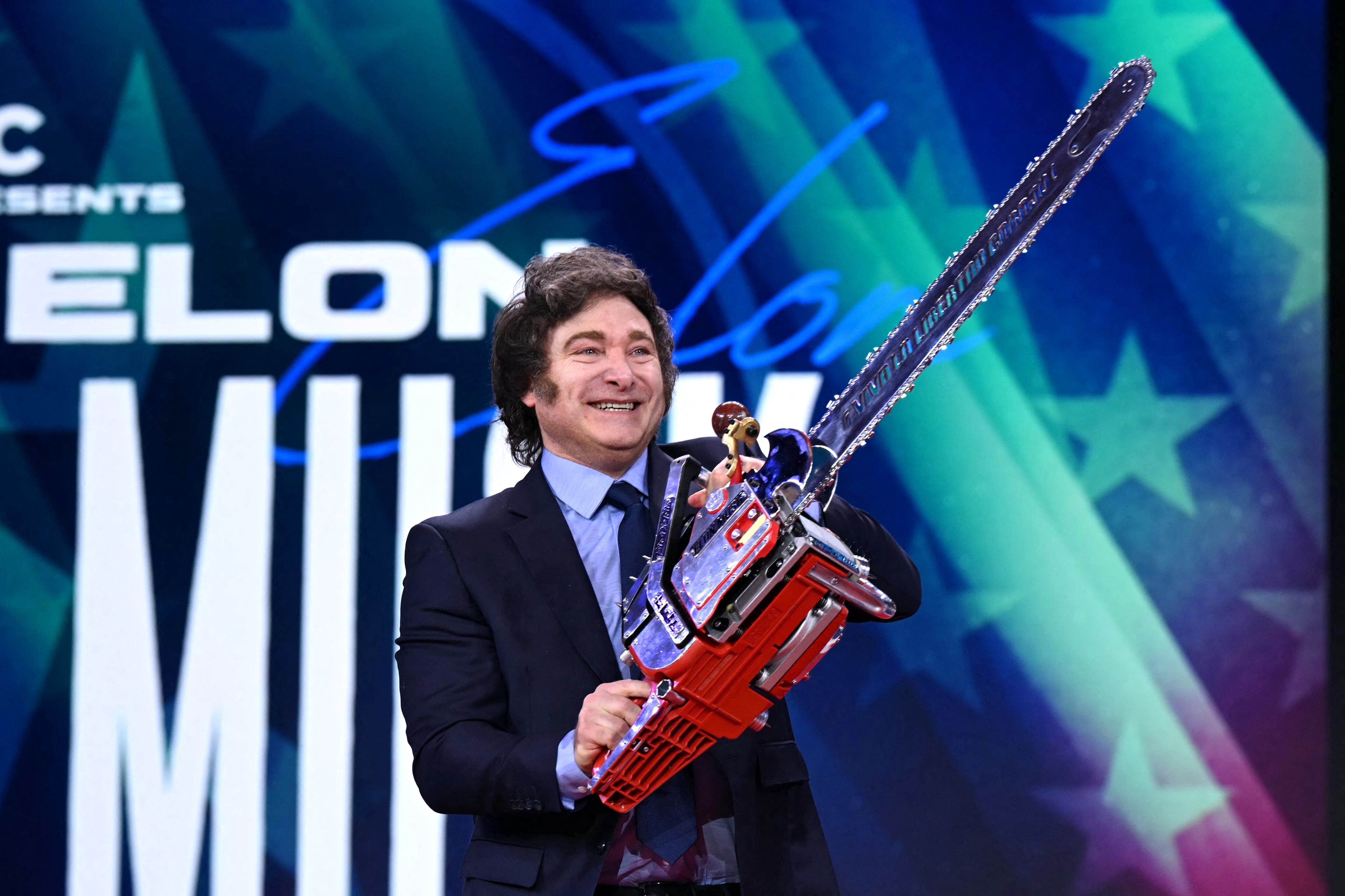 "Llegó la motocierra (sic.) a DOGE...!!!", escribió Javier Milei en la red social X, junto al mensaje "Viva la libertad carajo", en mayúsculas