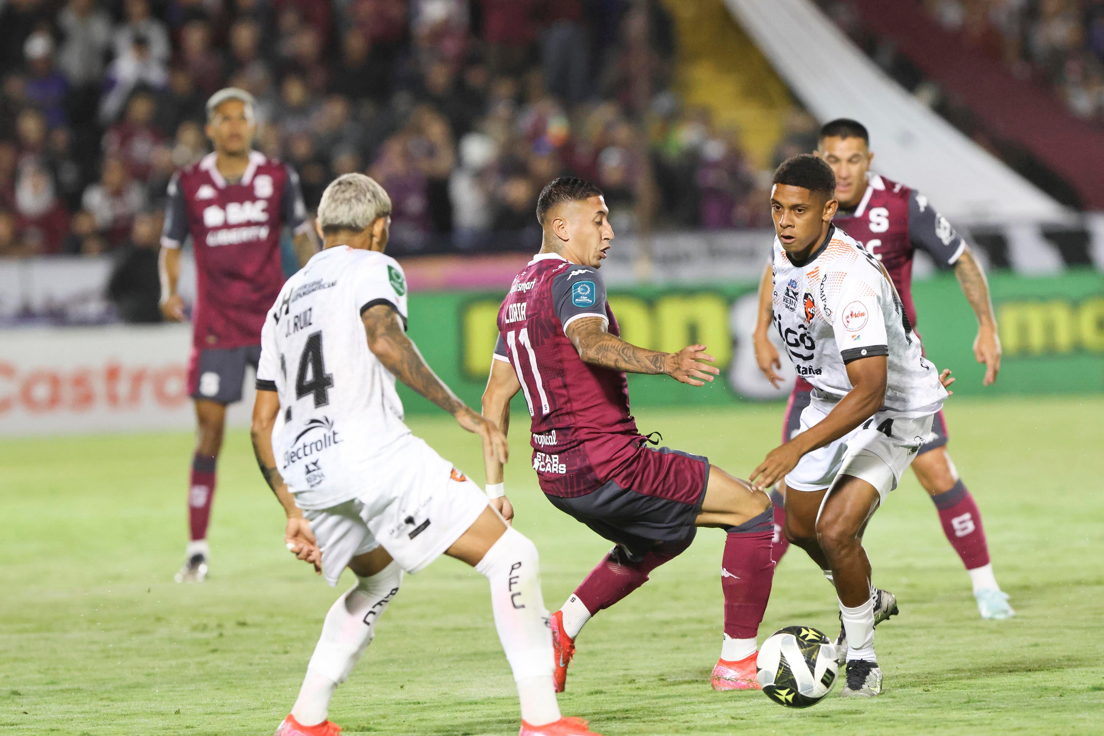 12/02/2025. Estadio José Rafael "Fello" Meza, Cartago. Hora: 08:00 p.m. Partido de la Jornada 4 del Torneo de Clausura 2025, disputado entre el Deportivo Saprissa y el Puntarenas F.C. en el Estadio José Rafael "Fello" Meza de Cartago. Fotos: Mayela López