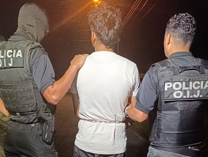 Martínez Angulo, de 23 años, se ocultaba de la Policía en Tuetal Norte, en San Isidro de Alajuela. Foto: Cortesía OIJ.