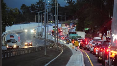 Conductores pierden hasta 7 minutos para recorrer 100 metros en presas