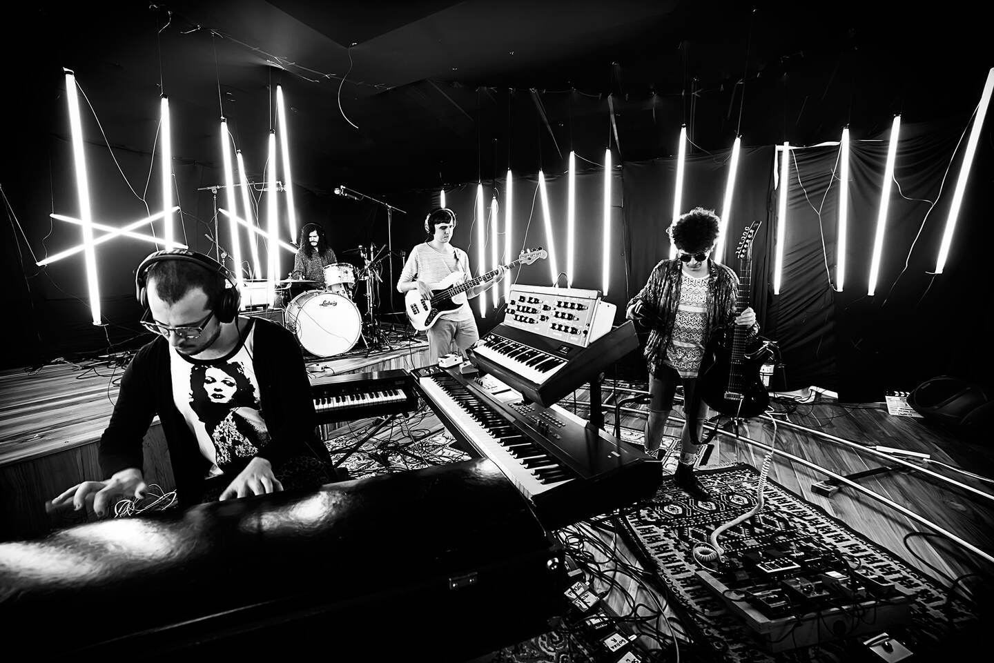 Florian Droids en el programa de música 'Conquista Sessions'. El episodio fue dirigido por Neto Villalobos, director de 'Por las plumas'.