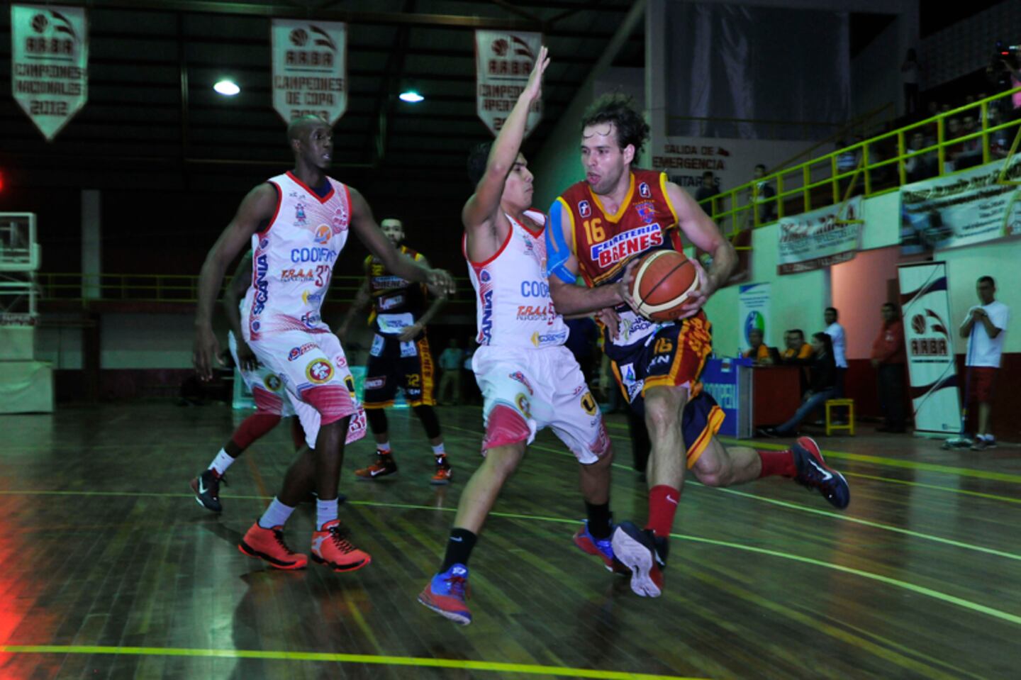 Basket San Ramon San Ramón quedó a un paso de ser el nuevo monarca del básket | La Nación
