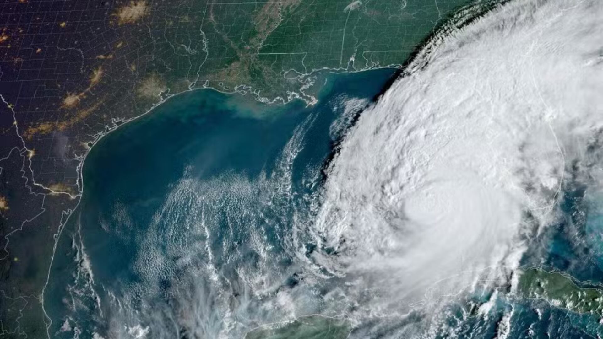 Imagen de satélite muestra la formación del huracán Milton en el Golfo de México.