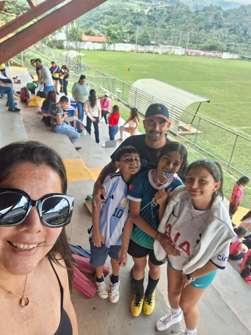 Geiner Villalobos
Exjugador del Herediano
Se le quemó la casa
En La Unión de Tres Ríos
Cortesía: Geiner Villalobos