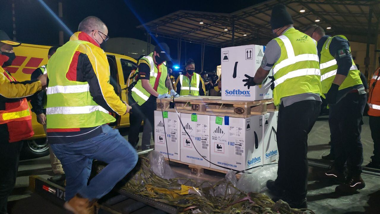 Llegada del cuarto lote de vacunas contra el covid-19. Foto Presidencia.