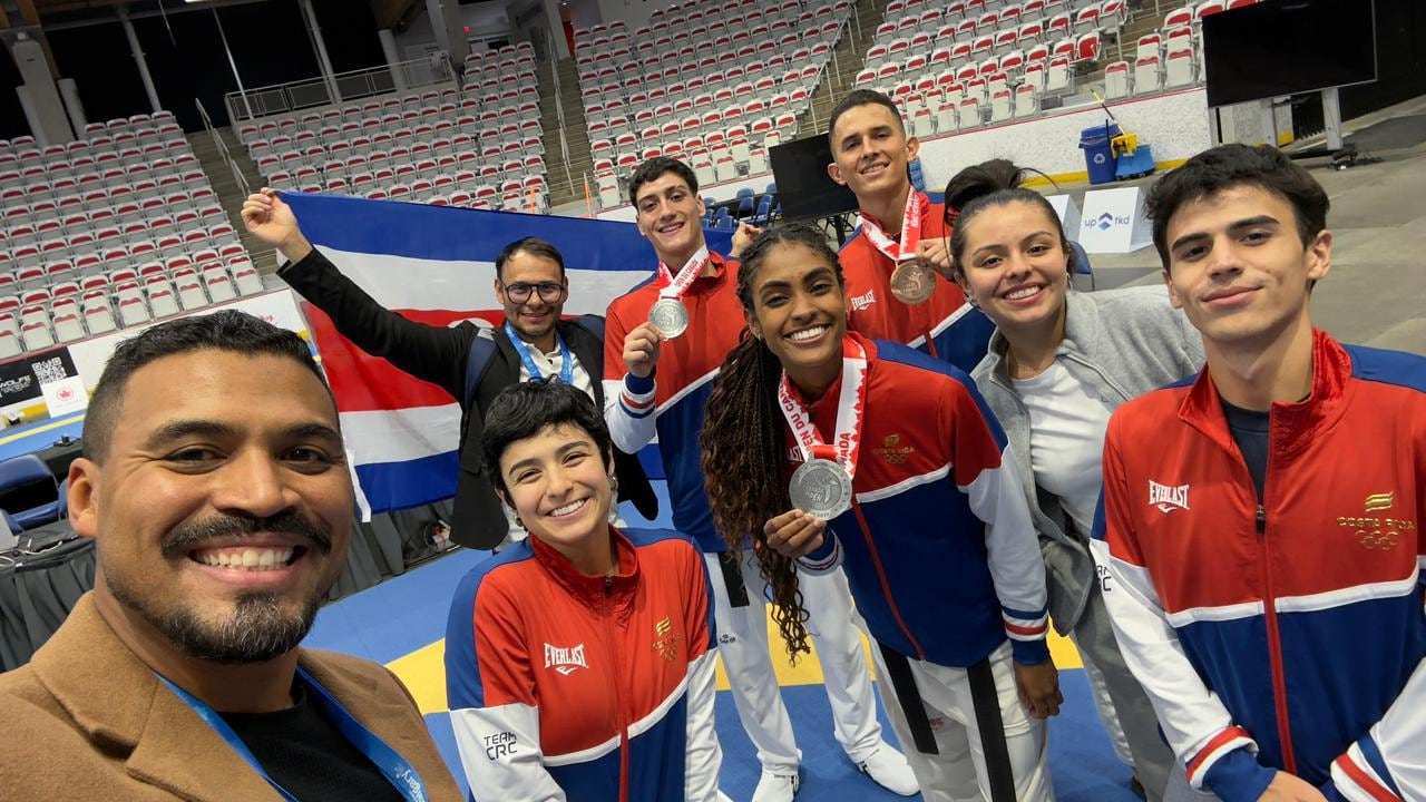 Taekwondo
Delegación en el Open de Canadá 2026
Jaycee Basset (oro), Neshy Lindo Álvarez (plata), Gabriel González (plata), Alejandro Flores (bronce).
28 de febrero del 2026
Cortesía: Comité Olímpico.